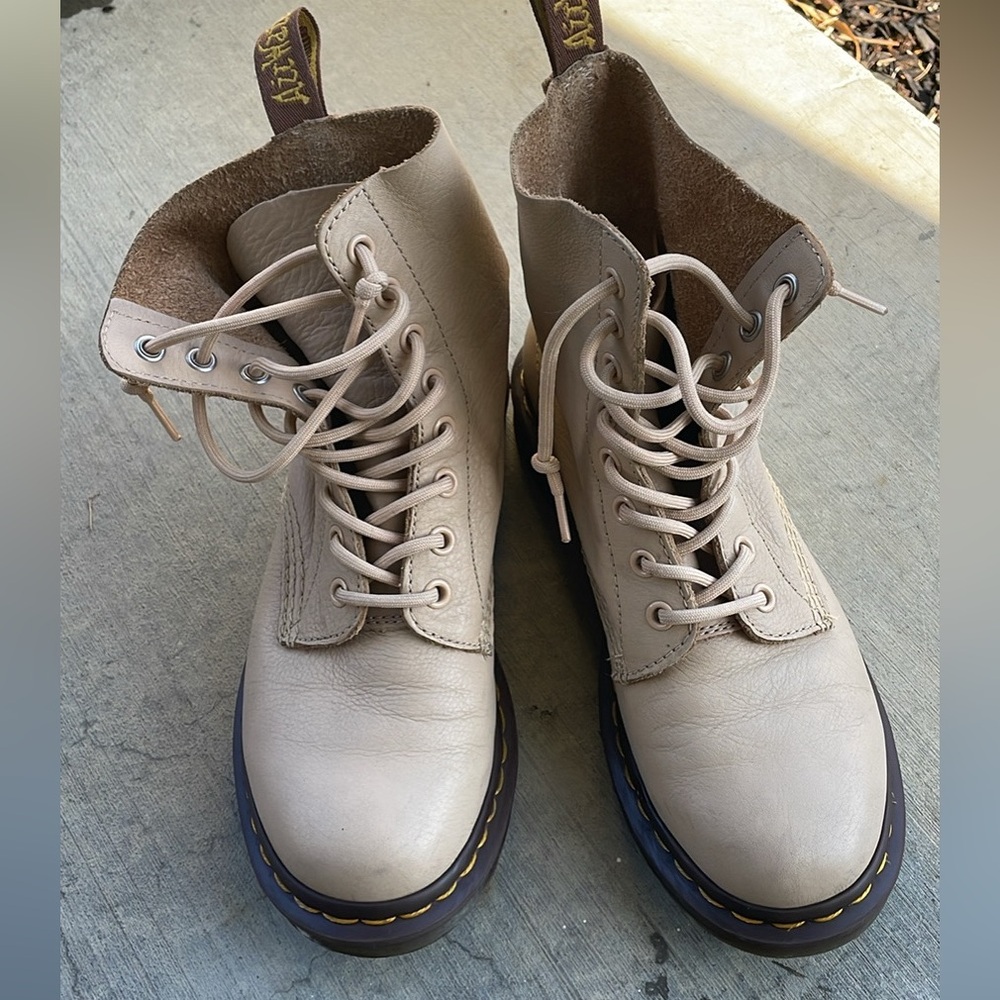 Dr. Martens women’s boots 7-7.5